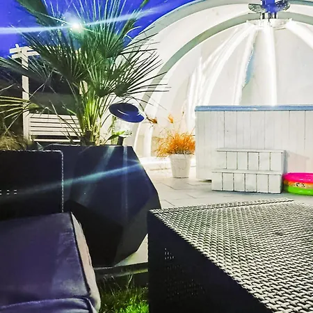 Holiday home Stunning In Darlowo Wicie With Jacuzzi